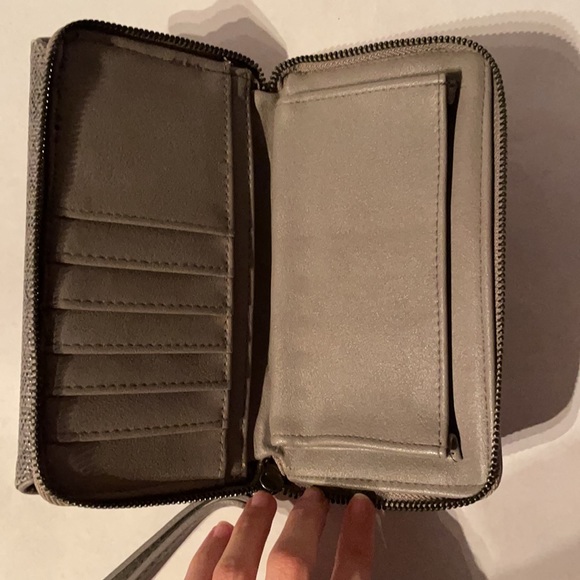 Grey Nine West wristlet - Picture 3 of 6